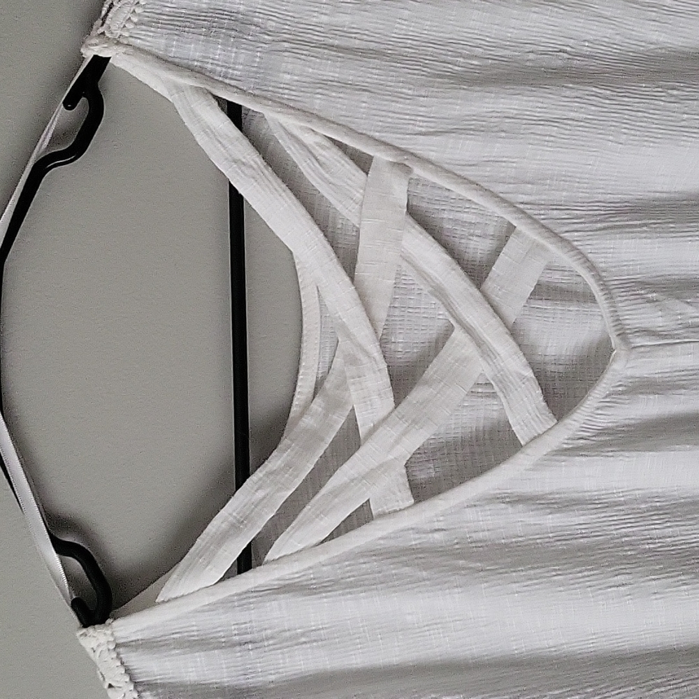 White blouse - Picture 3 of 5